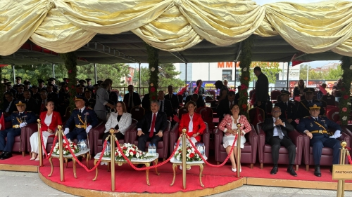 Eskişehir’de 30 Ağustos coşkusu: Protokol vatandaşları selamladı